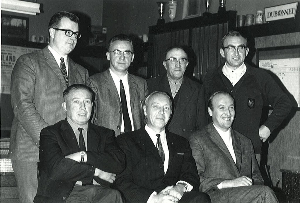 Zittend v.l.n.r : Ivo Denyft, Raoul Pennicnk en Marcel Vandamme; Staand v.l.n.r. : Aimé Desimpel, Frans Rossey, Leon Vandamme en Michel Denduyver